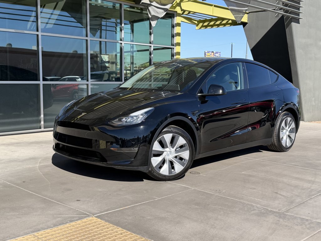 Used 2023 Tesla Model Y Long Range image 1