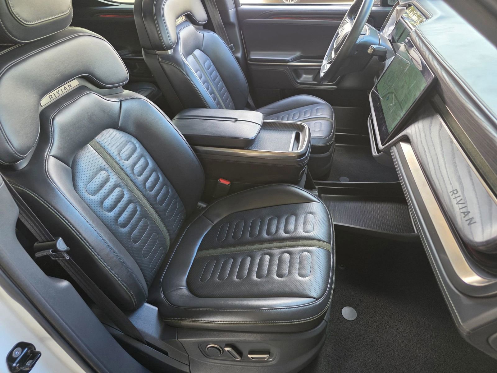 Used 2022 Rivian R1T Launch Edition AWD/4WD image 30