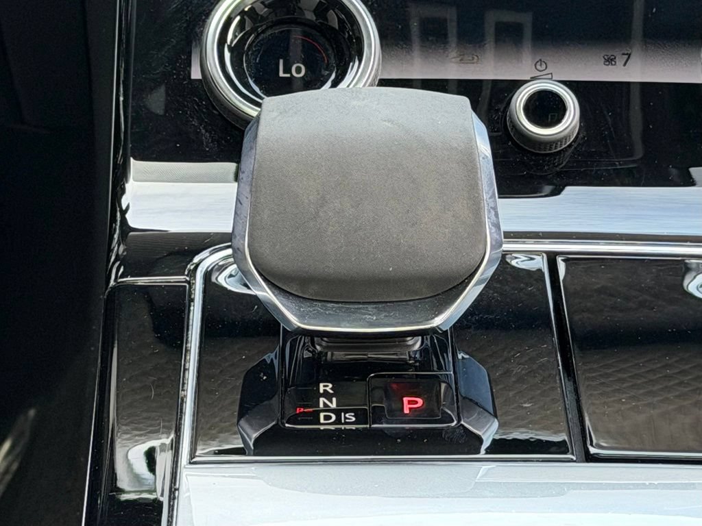 Used 2022 Land Rover Range Rover Velar R-Dynamic S AWD/4WD image 47