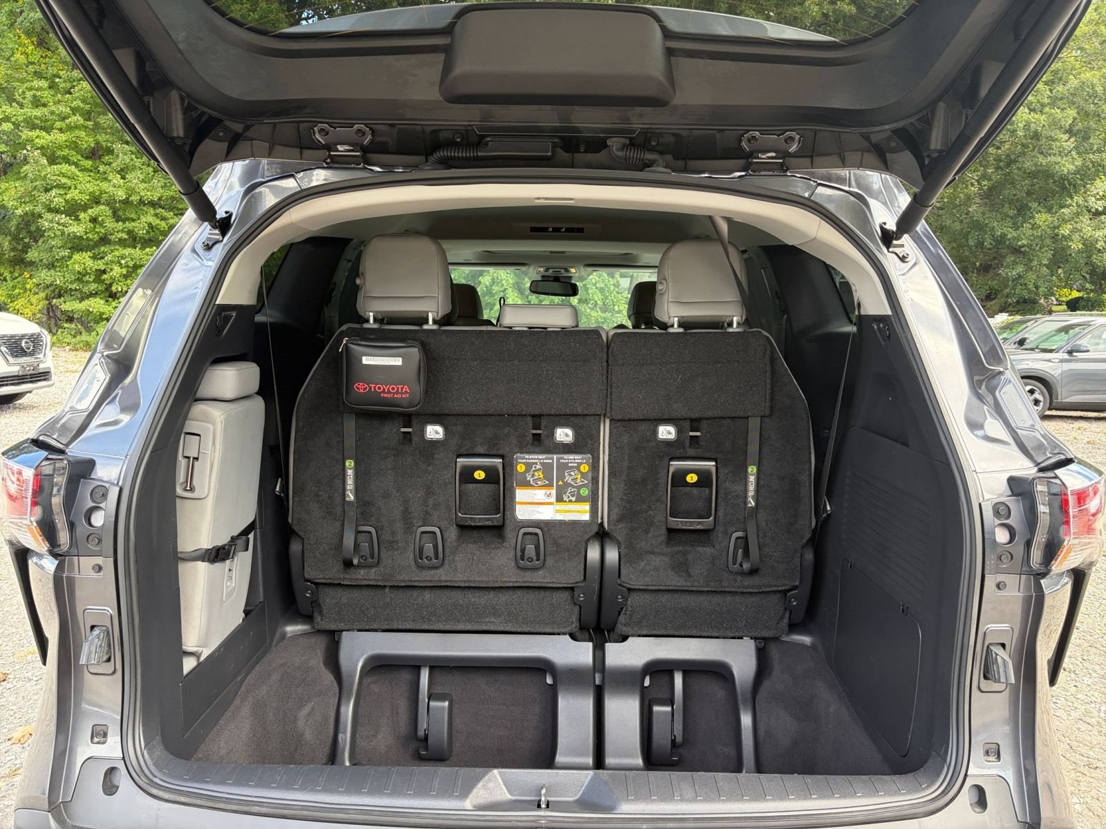 Used 2025 Toyota Sienna XLE FWD image 33
