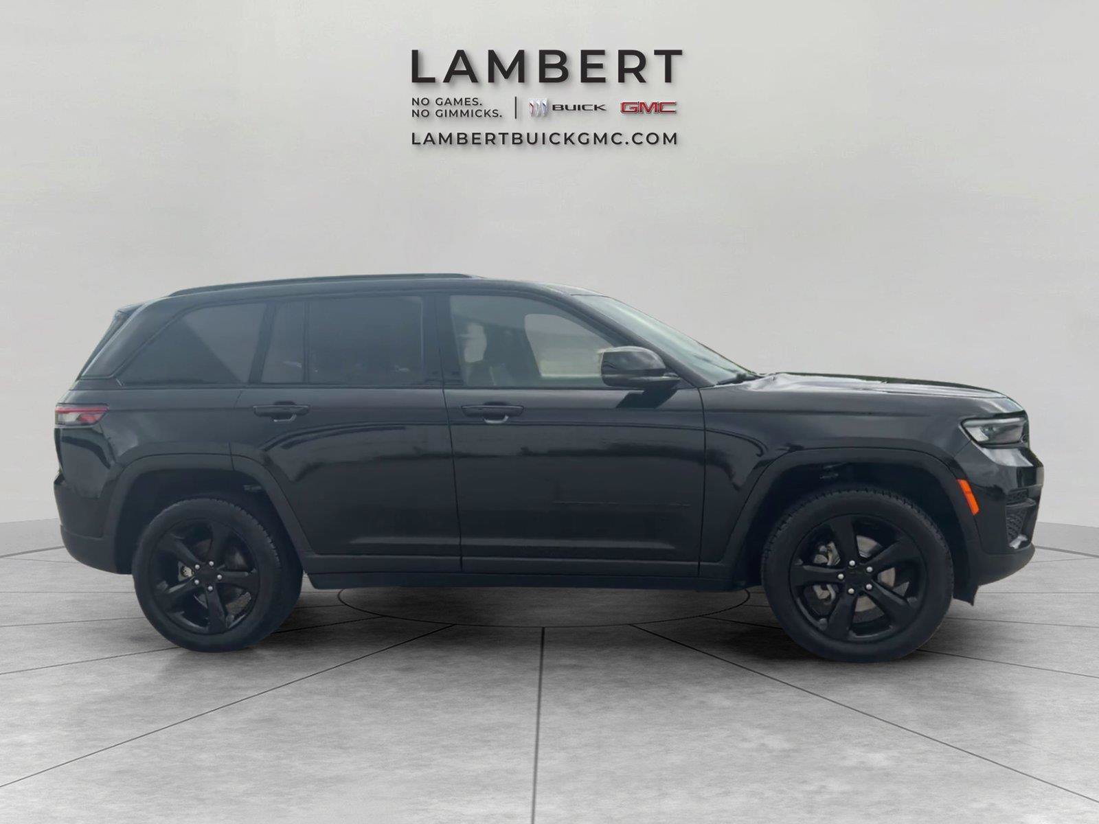 Used 2023 Jeep Grand Cherokee Altitude AWD/4WD image 6
