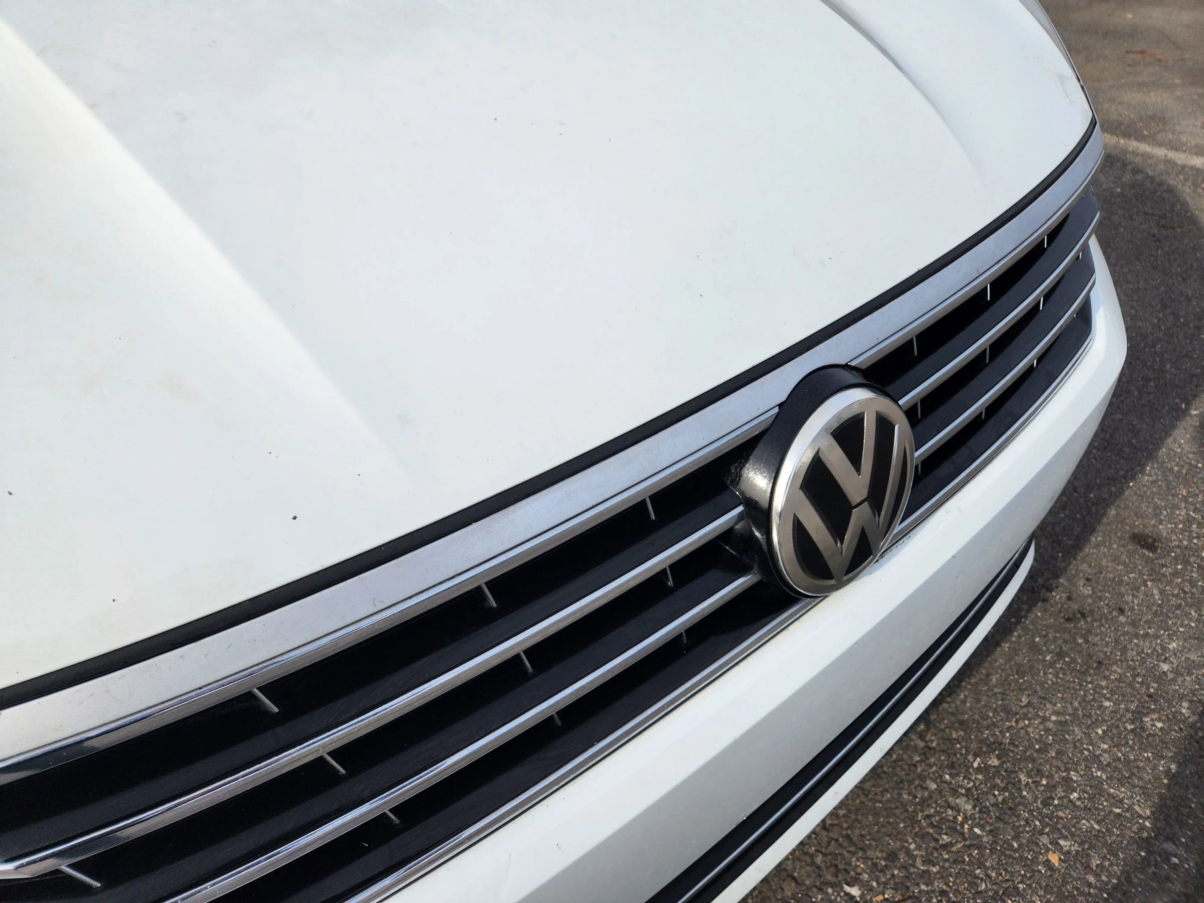 Used 2018 Volkswagen Passat 2.0T SE image 5