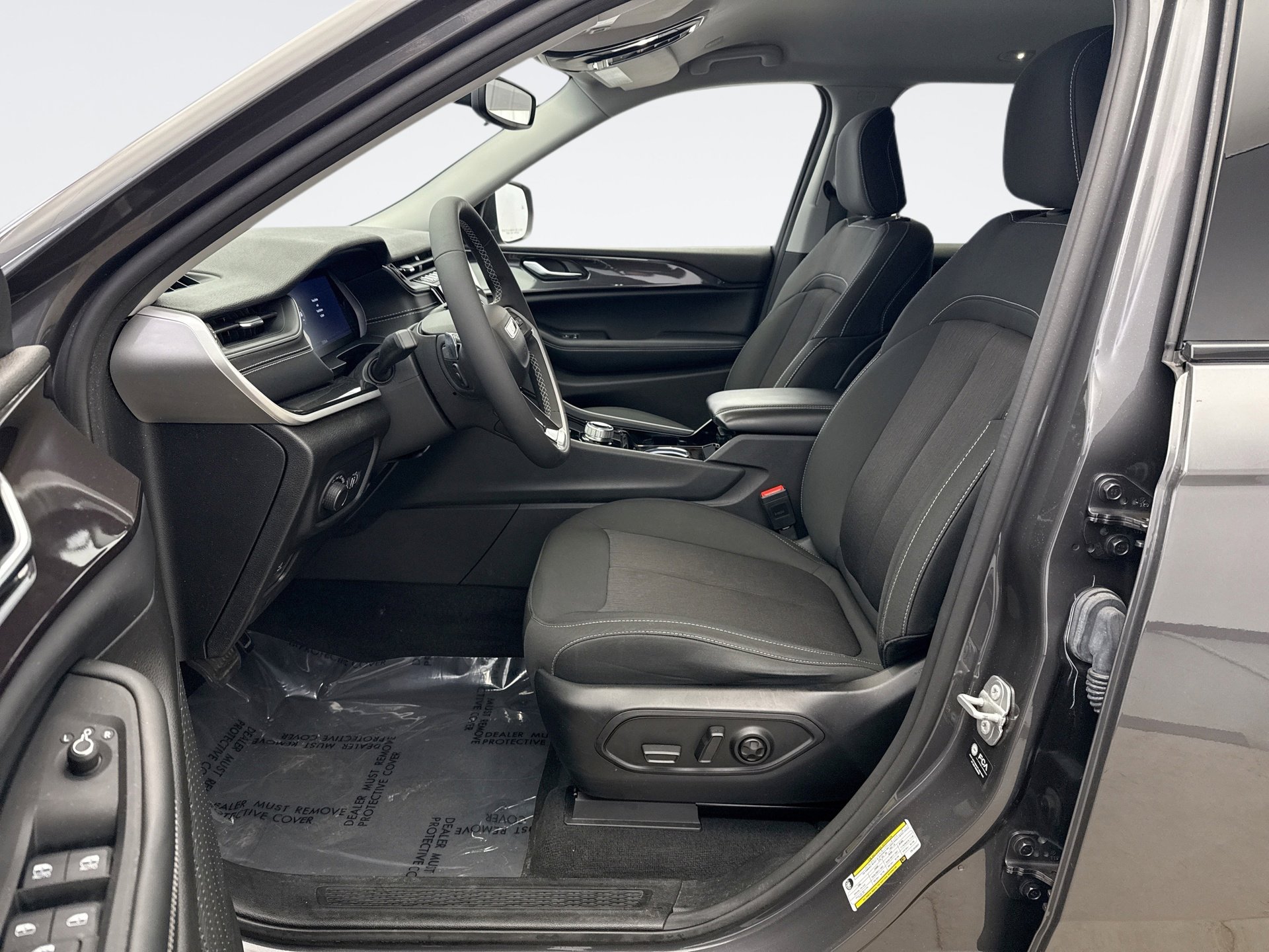 Used 2023 Jeep Grand Cherokee Laredo image 10