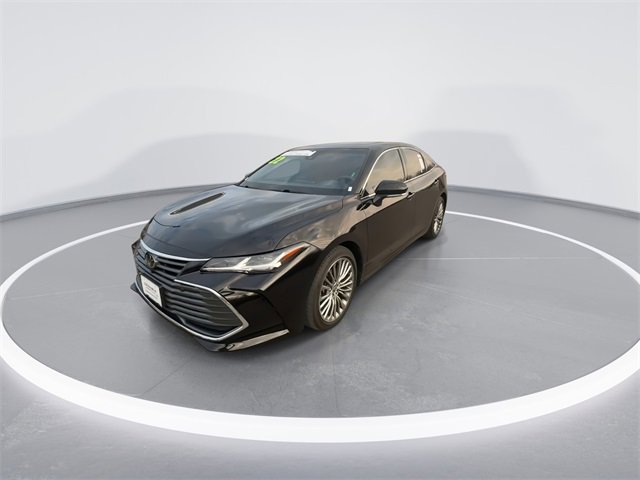 Used 2022 Toyota Avalon Limited video 4