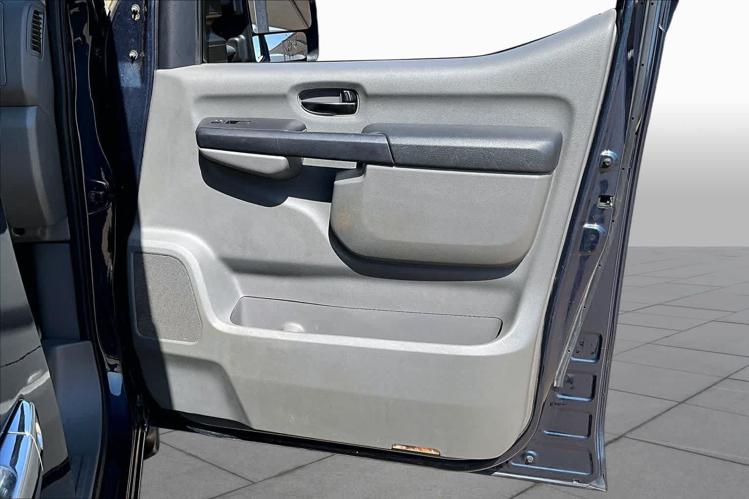 Used 2016 Nissan NV 3500 SL RWD image 24
