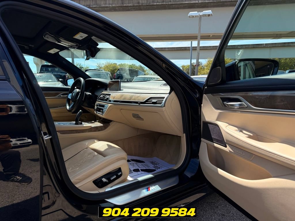 Used 2020 BMW 740i w/ Luxury Rear Seating Package RWD image 35