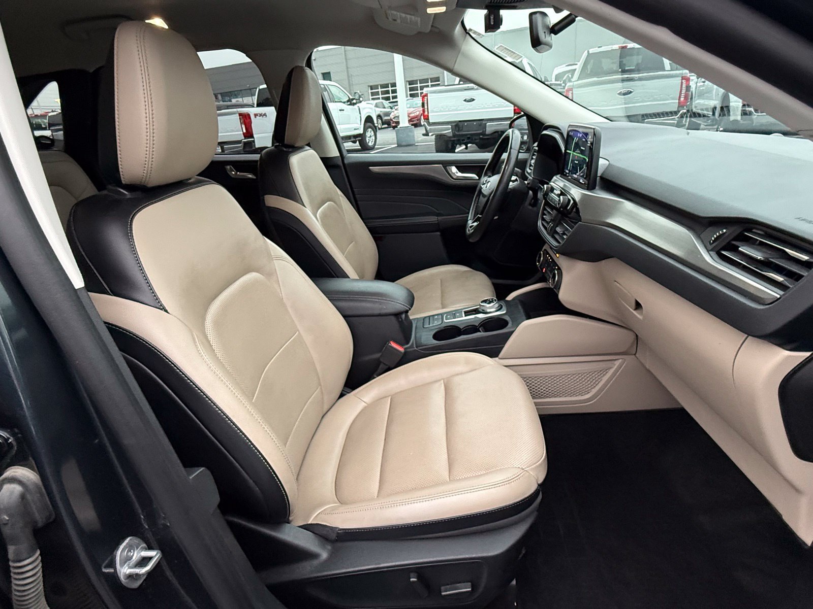 Used 2022 Ford Escape Titanium FWD image 17