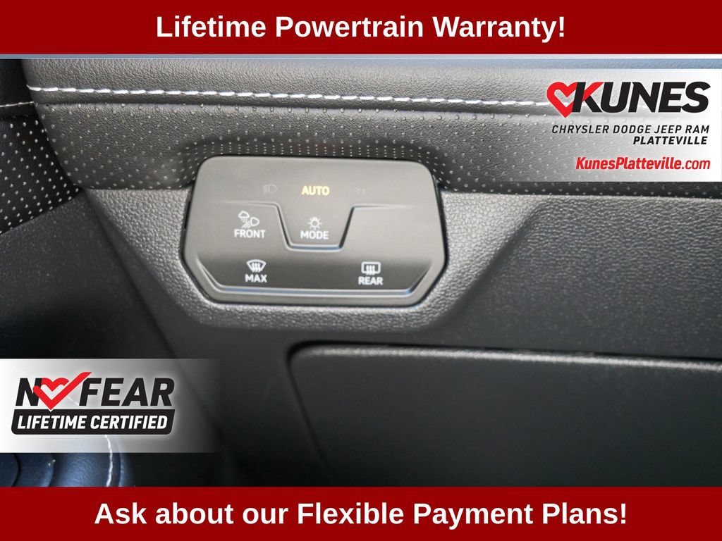 Used 2025 Volkswagen Atlas SE AWD/4WD image 28