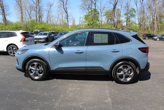 Used 2025 Ford Escape ST-Line w/ Tech Pack #1 AWD/4WD image 8