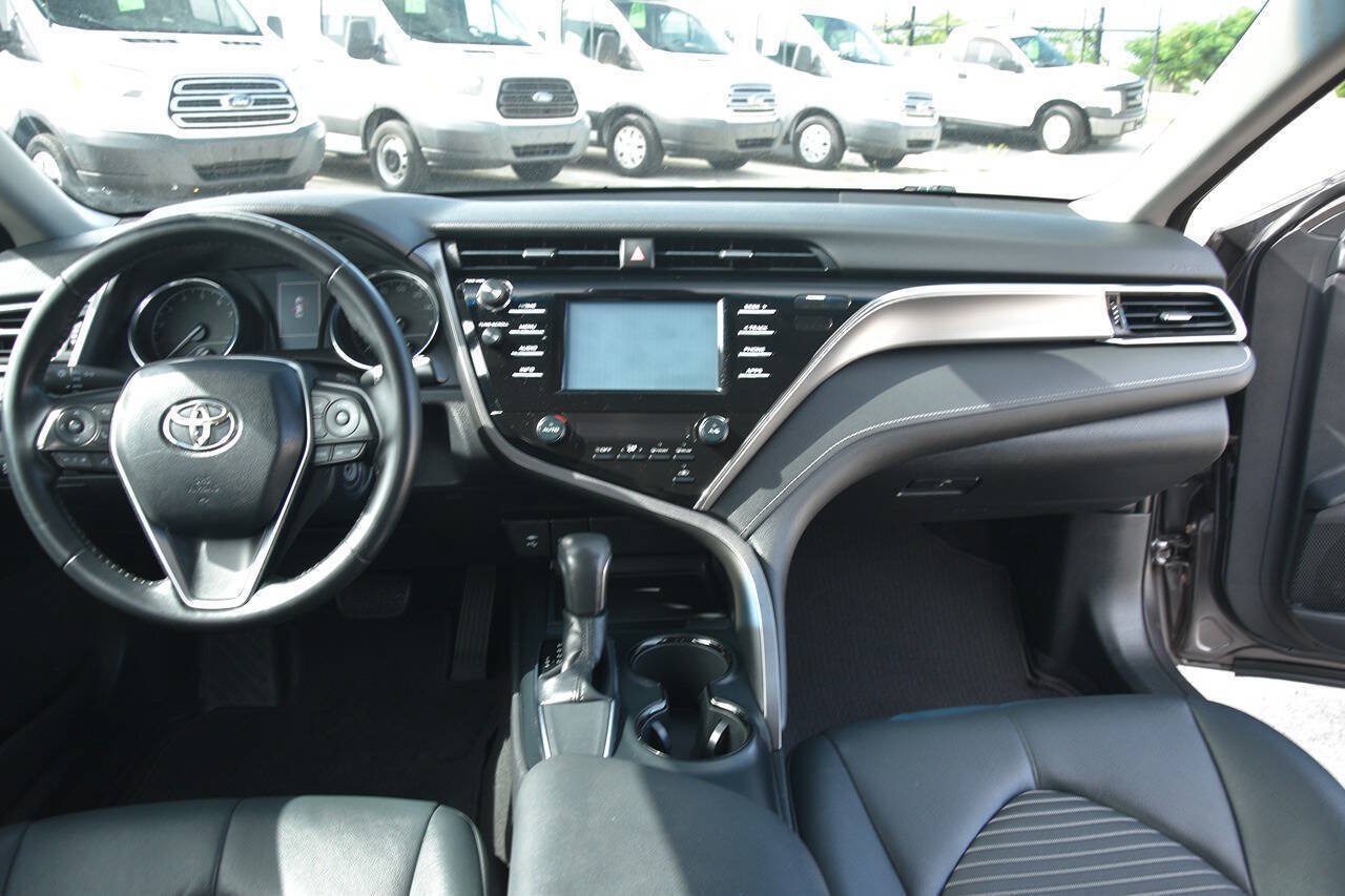 Used 2018 Toyota Camry SE FWD image 15