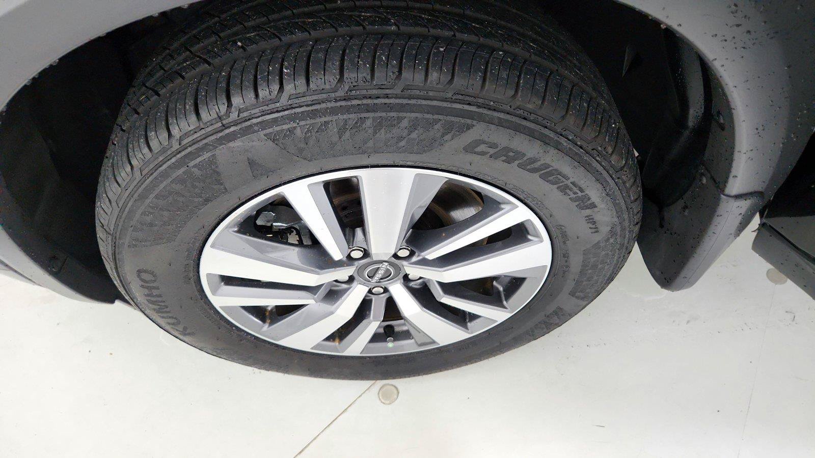 Used 2025 Nissan Pathfinder SL FWD image 37