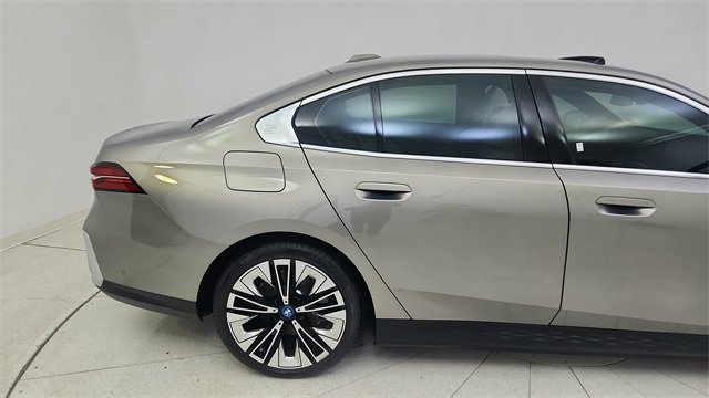 Used 2025 BMW i5 xDrive40 image 7