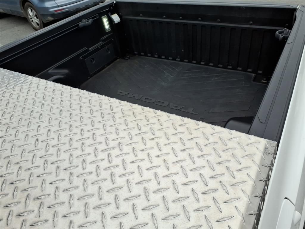 Used 2020 Toyota Tacoma SR image 13
