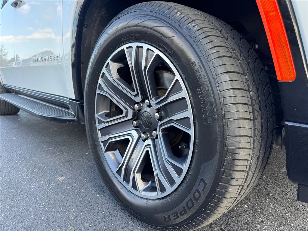 Used 2024 Jeep Wagoneer L Series II w/ Flexible Seating Group image 9