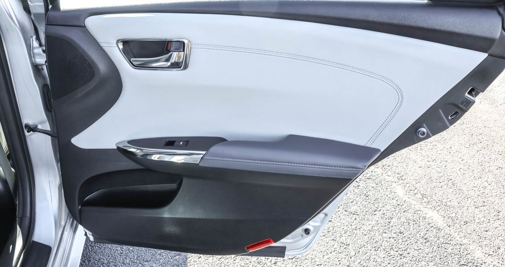 Used 2014 Toyota Avalon Limited image 29