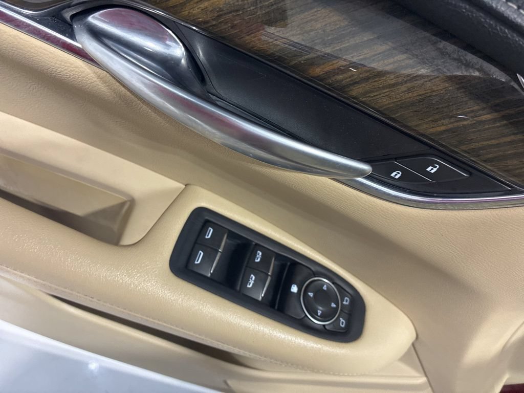 Used 2019 Cadillac XT5 FWD image 16