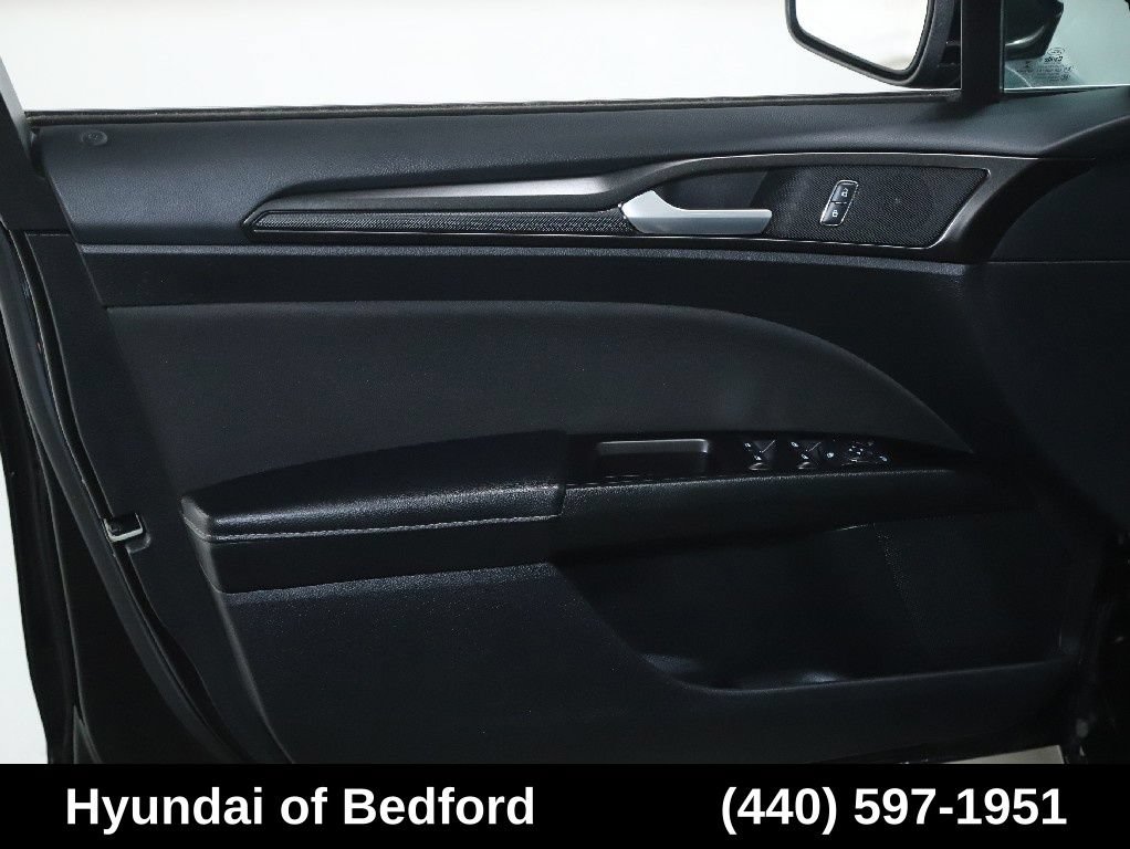 Used 2018 Ford Fusion SE w/ Equipment Group 201A FWD image 16