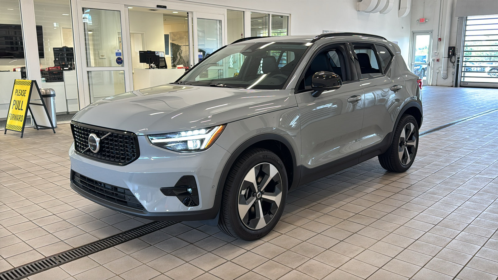 New 2026 Volvo XC40 B5 Plus w/ Protection Package Premier AWD/4WD image 9
