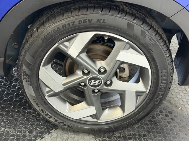 Used 2023 Hyundai Venue Limited FWD image 16