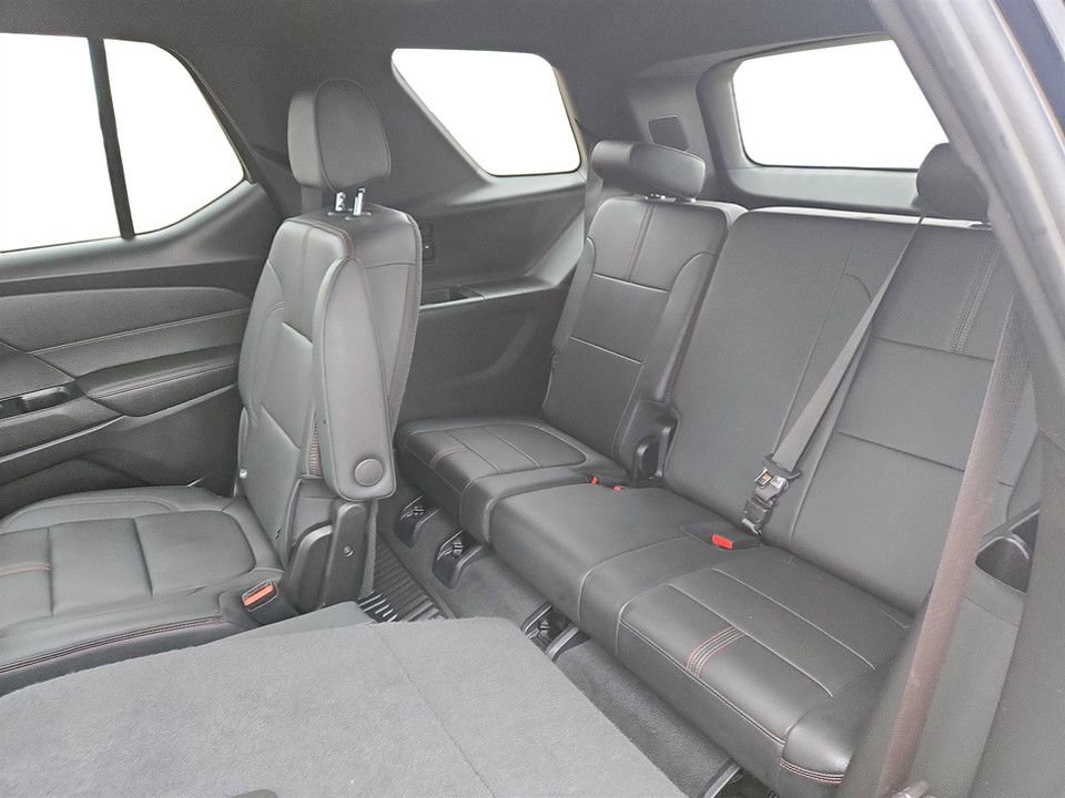 Used 2023 Chevrolet Traverse RS image 32