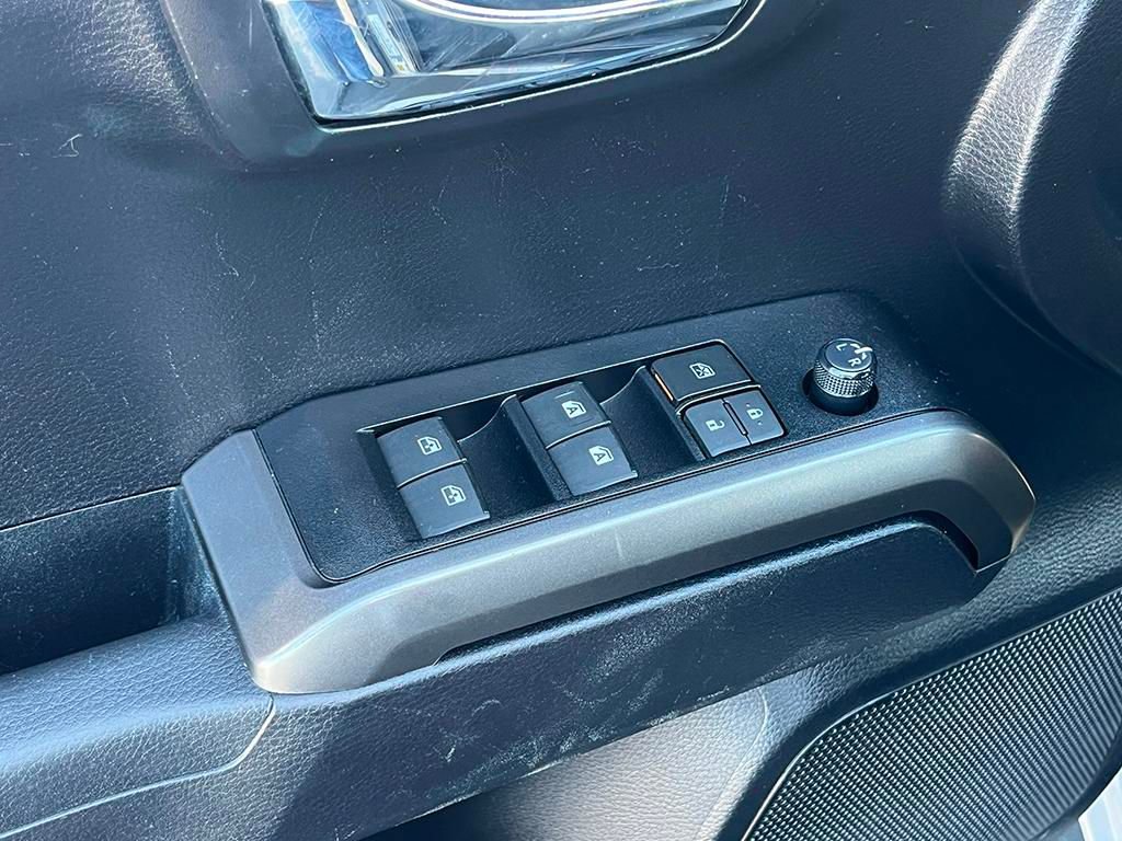 Used 2020 Toyota Tacoma TRD Off-Road image 17