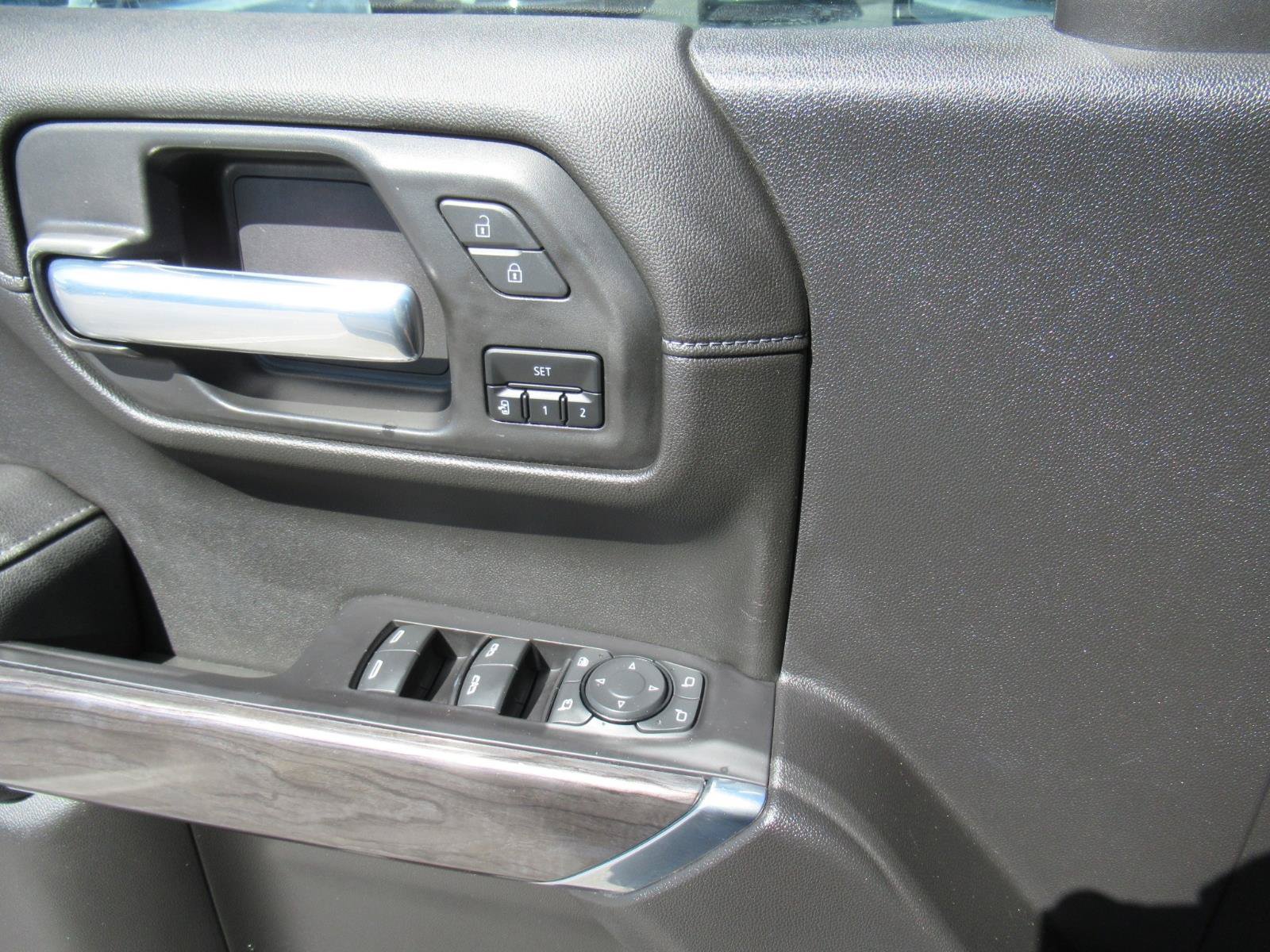Used 2021 Chevrolet Silverado 1500 LTZ AWD/4WD image 23