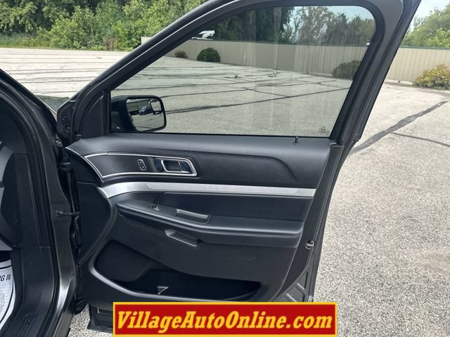 Used 2016 Ford Explorer XLT w/ Equipment Group 201A AWD/4WD image 38