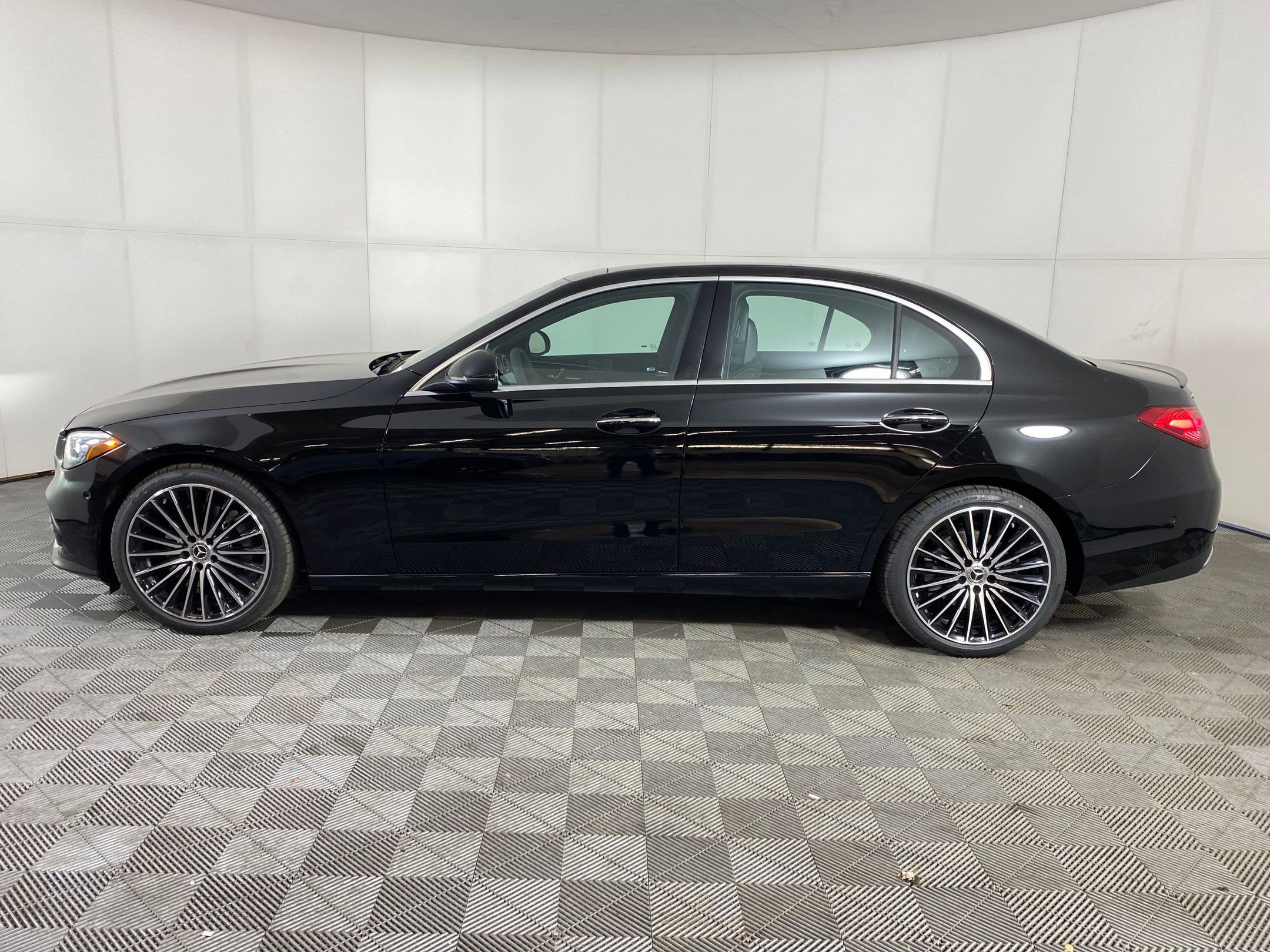 Used 2026 Mercedes-Benz C 300 4MATIC Sedan video 2