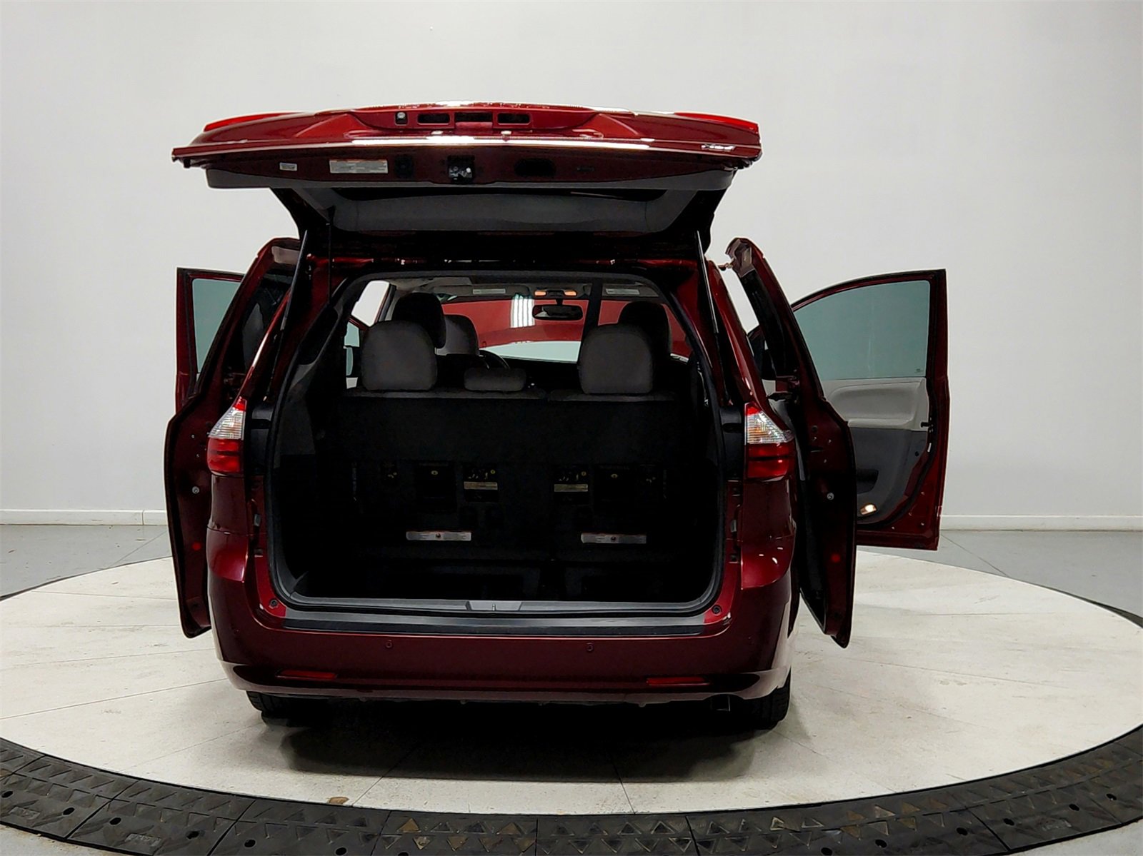 Used 2015 Toyota Sienna XLE Premium image 14