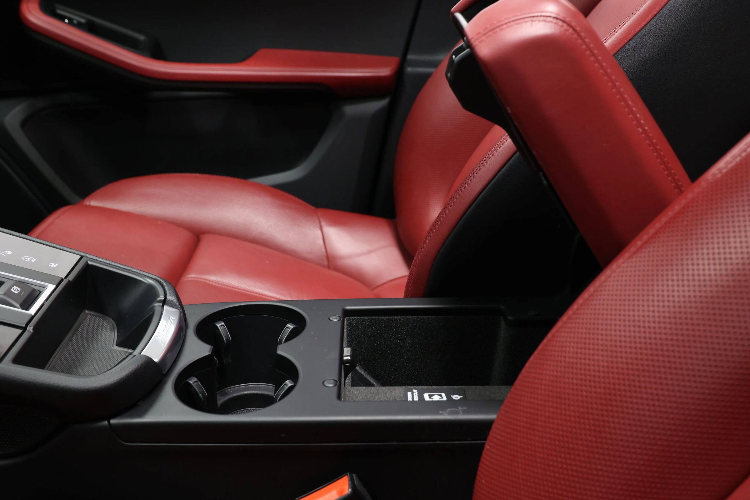 Used 2022 Porsche Macan image 40