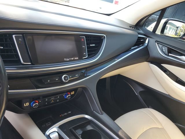 Used 2022 Buick Enclave Essence image 25
