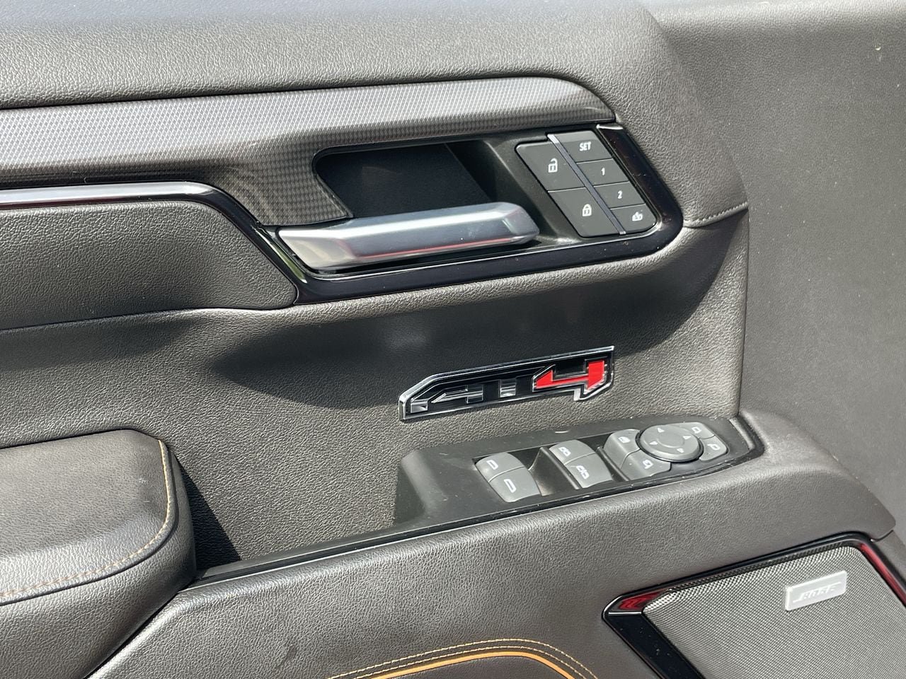 Used 2022 GMC Sierra 1500 AT4 w/ AT4 Preferred Package AWD/4WD image 13