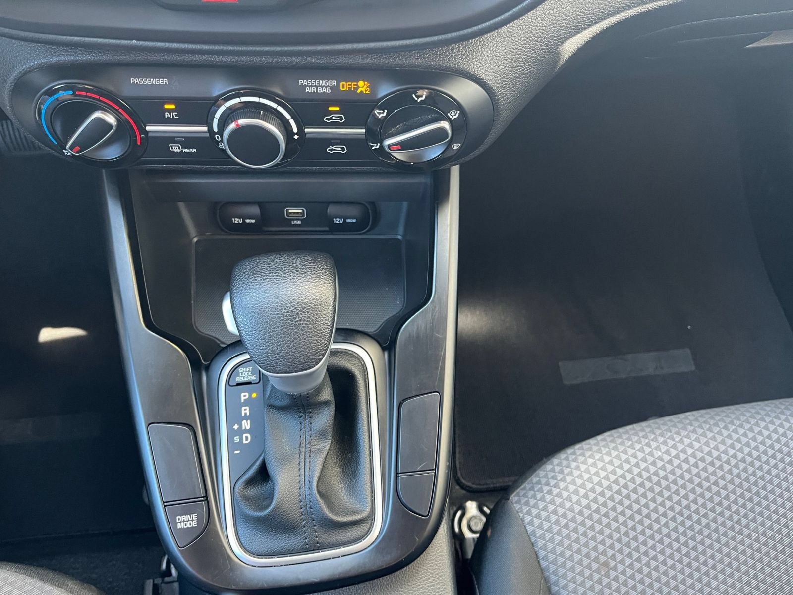 Used 2025 Kia Soul LX w/ LX Technology Package FWD image 37