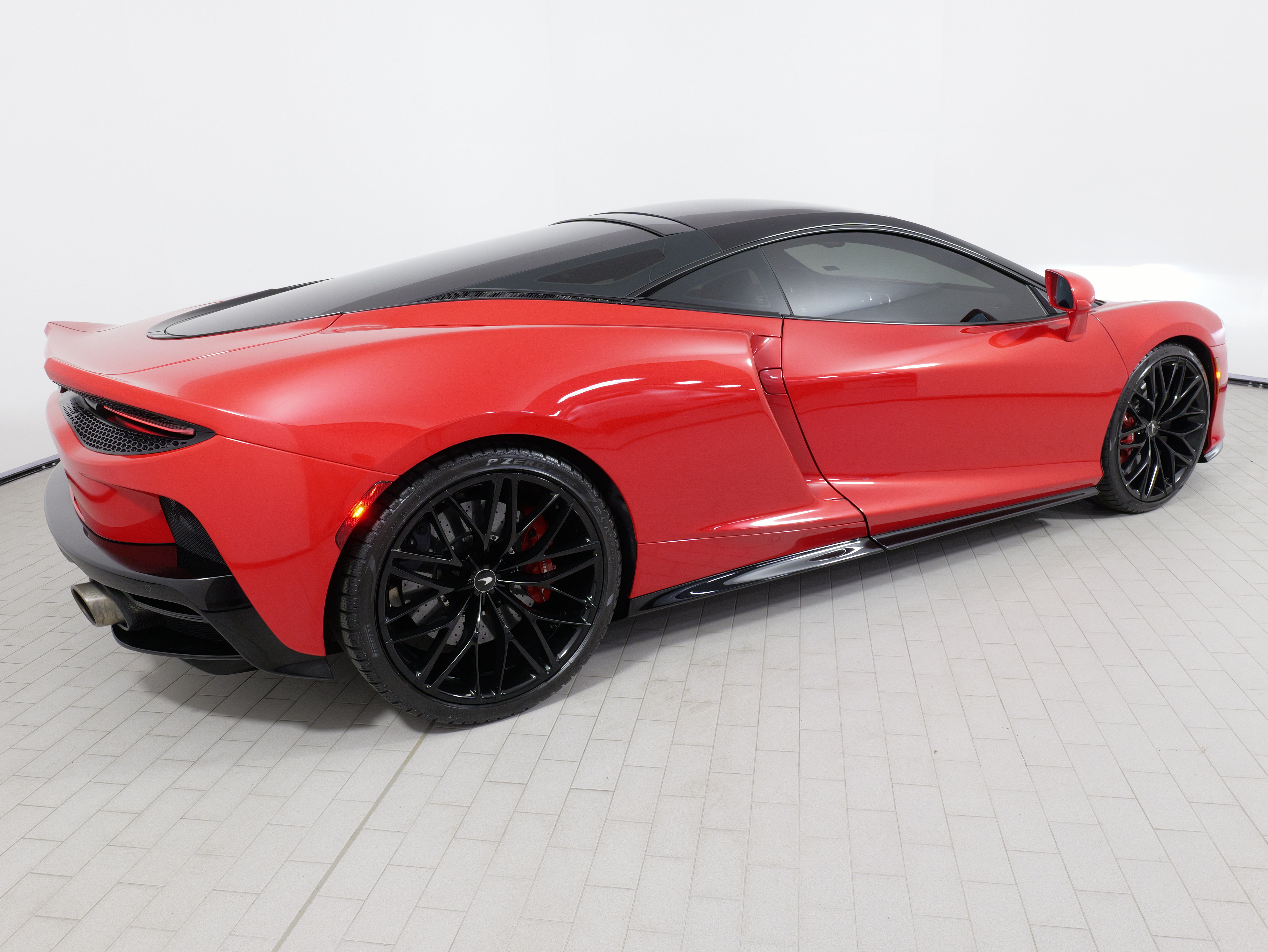 Used 2022 McLaren GT RWD image 12