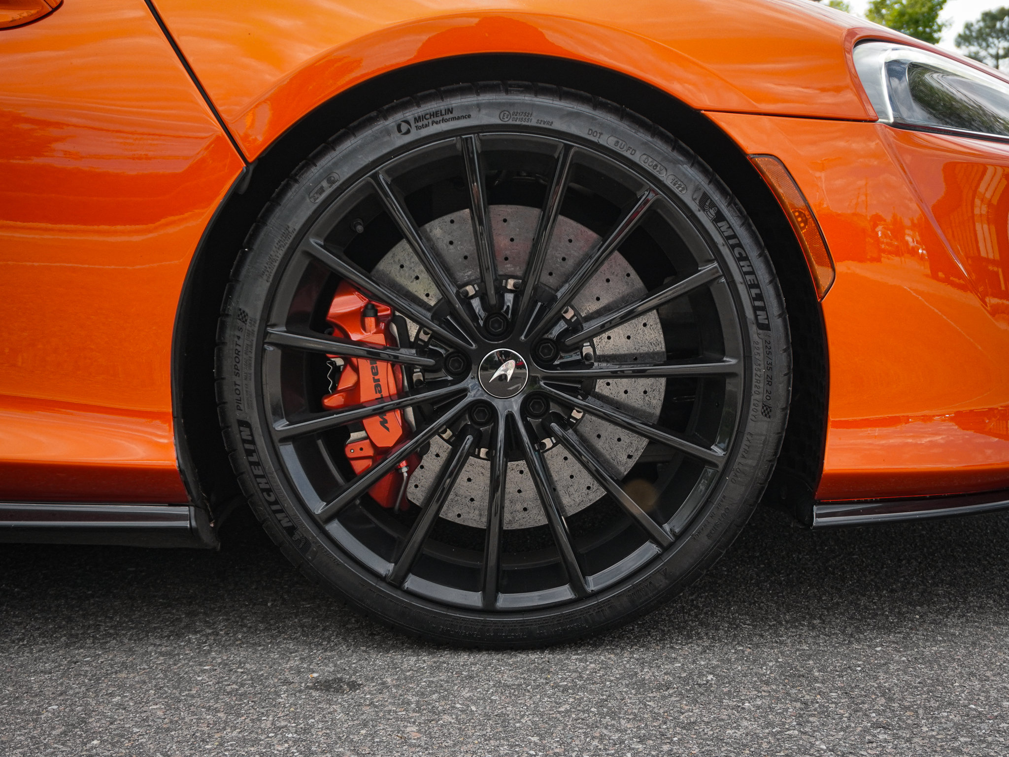Used 2022 McLaren GT RWD image 15