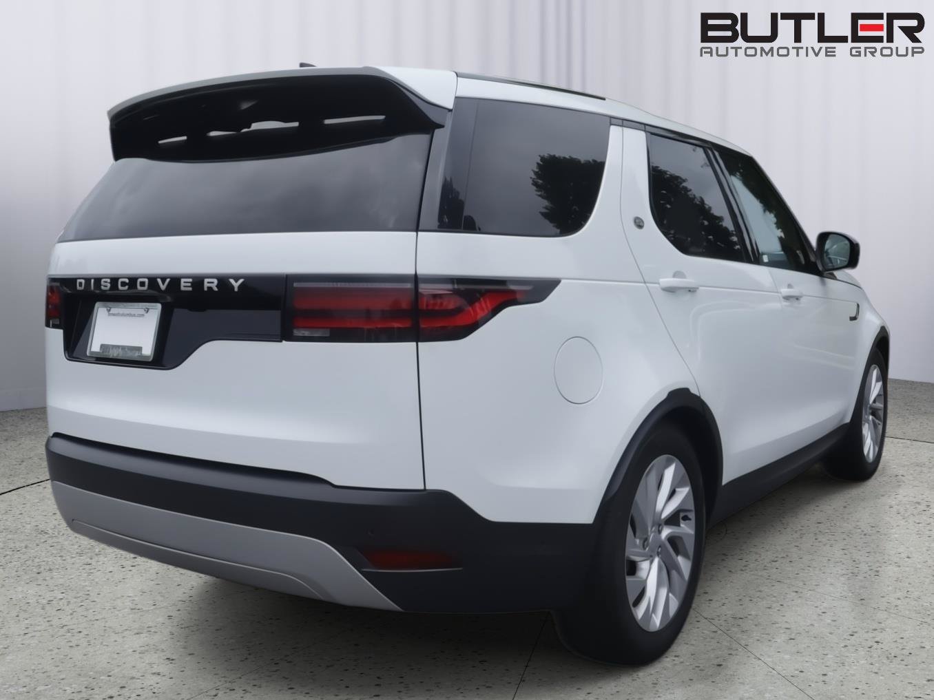 Used 2024 Land Rover Discovery S AWD/4WD image 6