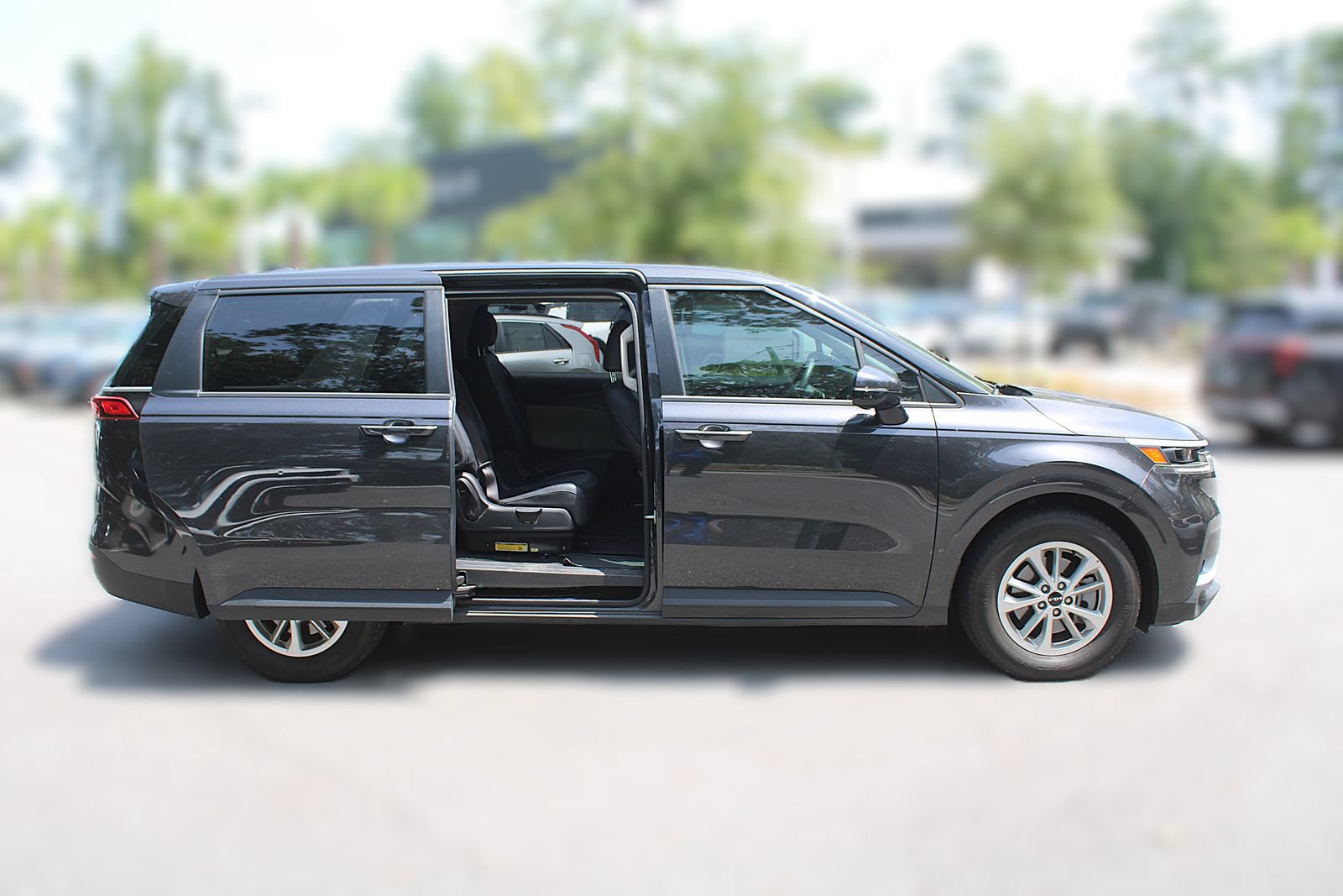 Used 2024 Kia Carnival LX FWD image 17