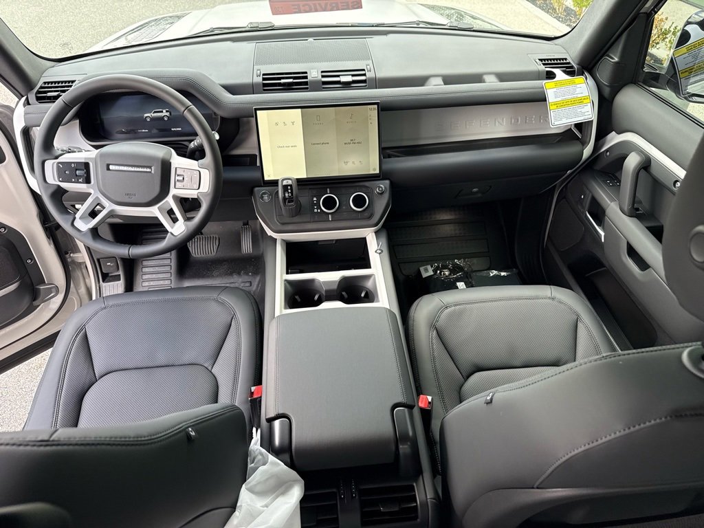 New 2026 Land Rover Defender 110 X-Dynamic SE image 4