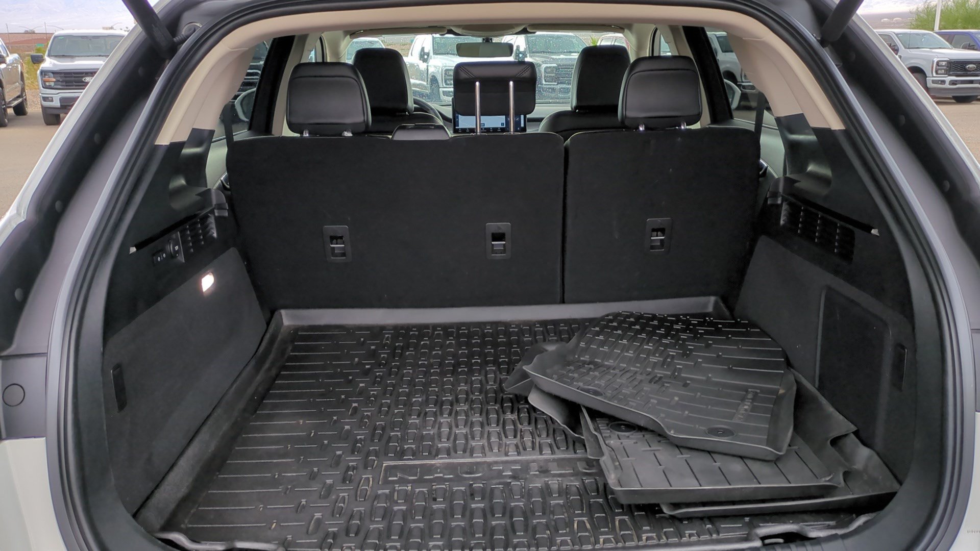 Used 2023 Lincoln Nautilus FWD w/ Premium Package image 29
