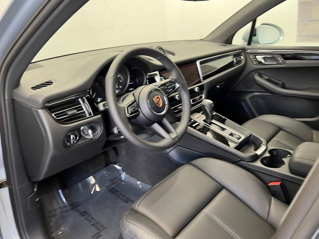 New 2026 Porsche Macan image 4