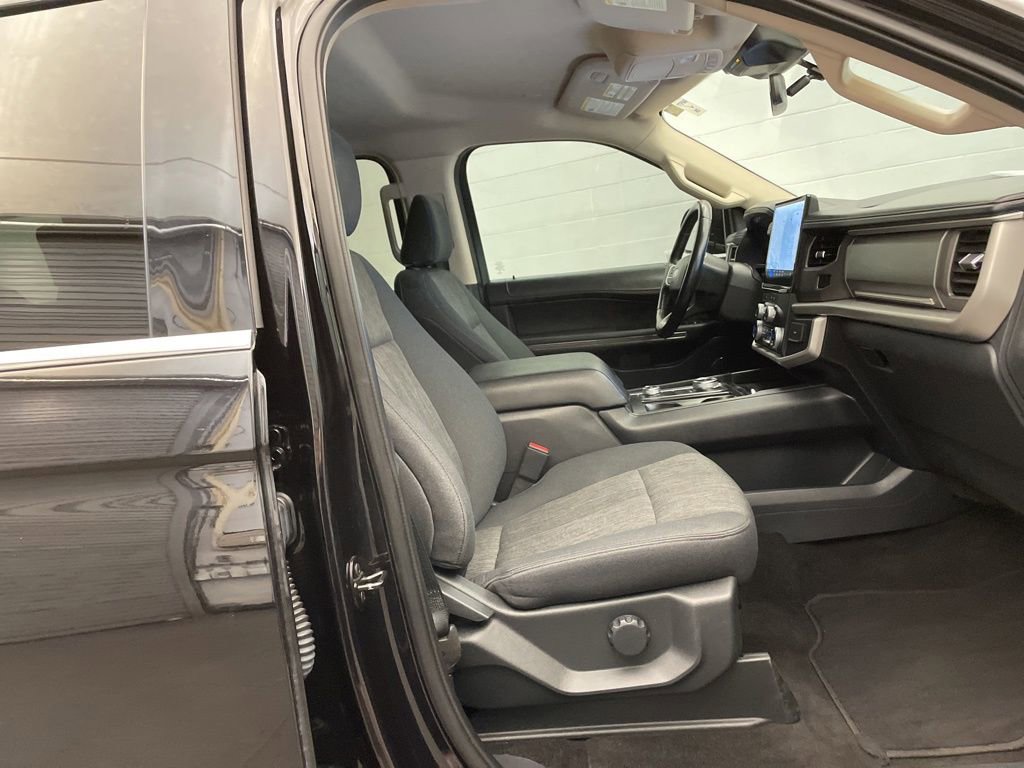 Used 2022 Ford Expedition XLT image 27