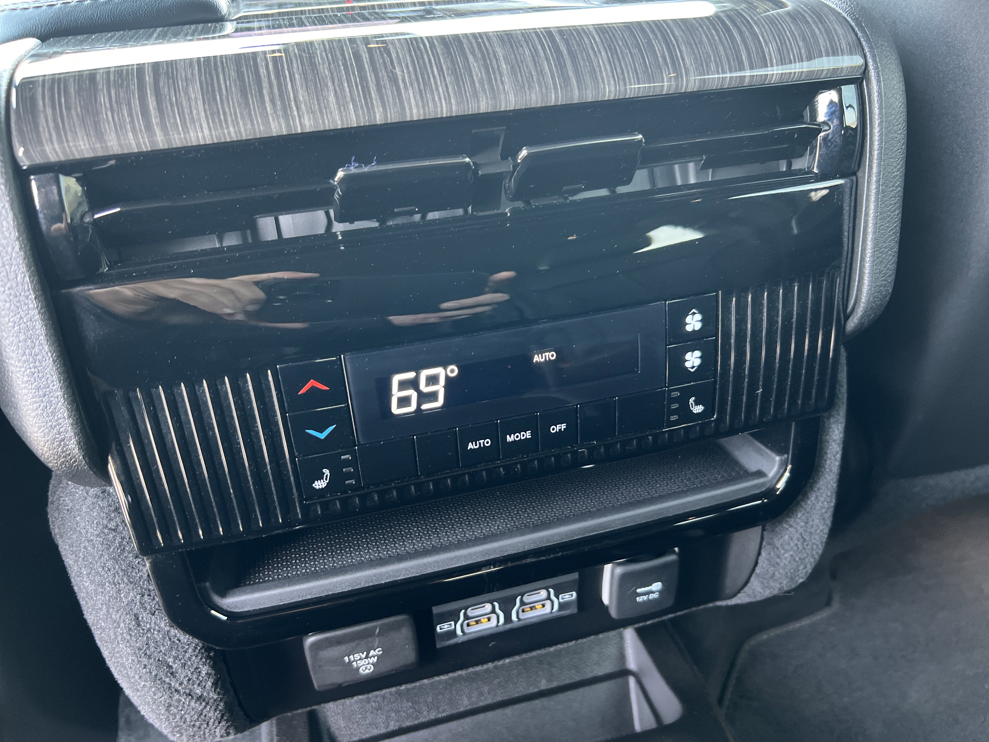 Used 2022 Jeep Wagoneer Series III w/ Convenience Group I image 16