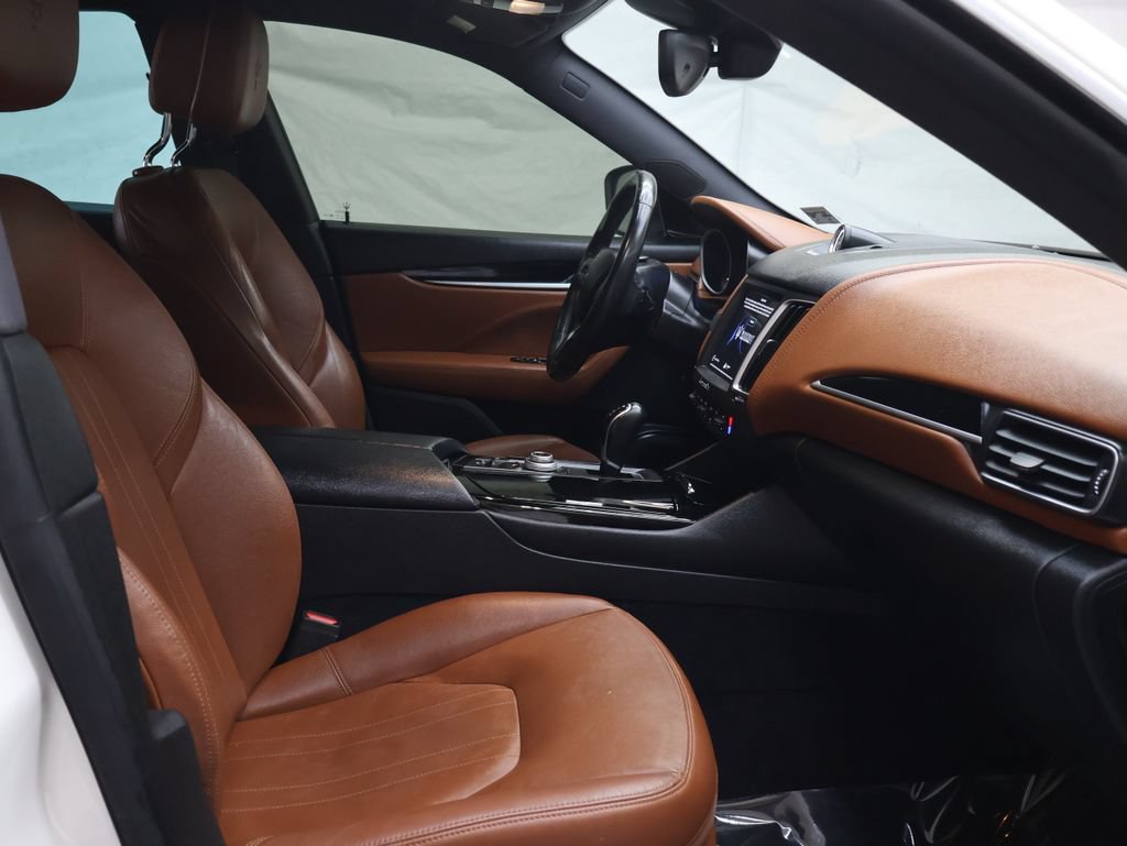 Used 2018 Maserati Levante AWD/4WD image 9