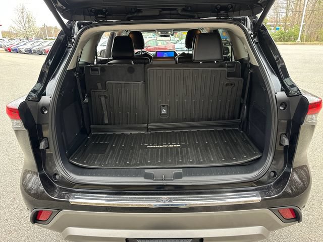 Certified 2025 Toyota Highlander Platinum AWD/4WD image 15