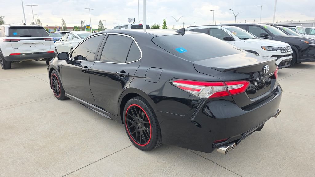 Used 2019 Toyota Camry SE image 3