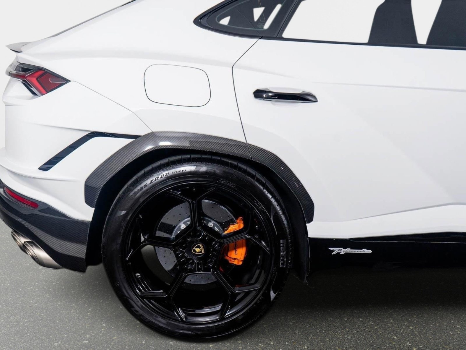 Used 2023 Lamborghini Urus Performante AWD/4WD image 14