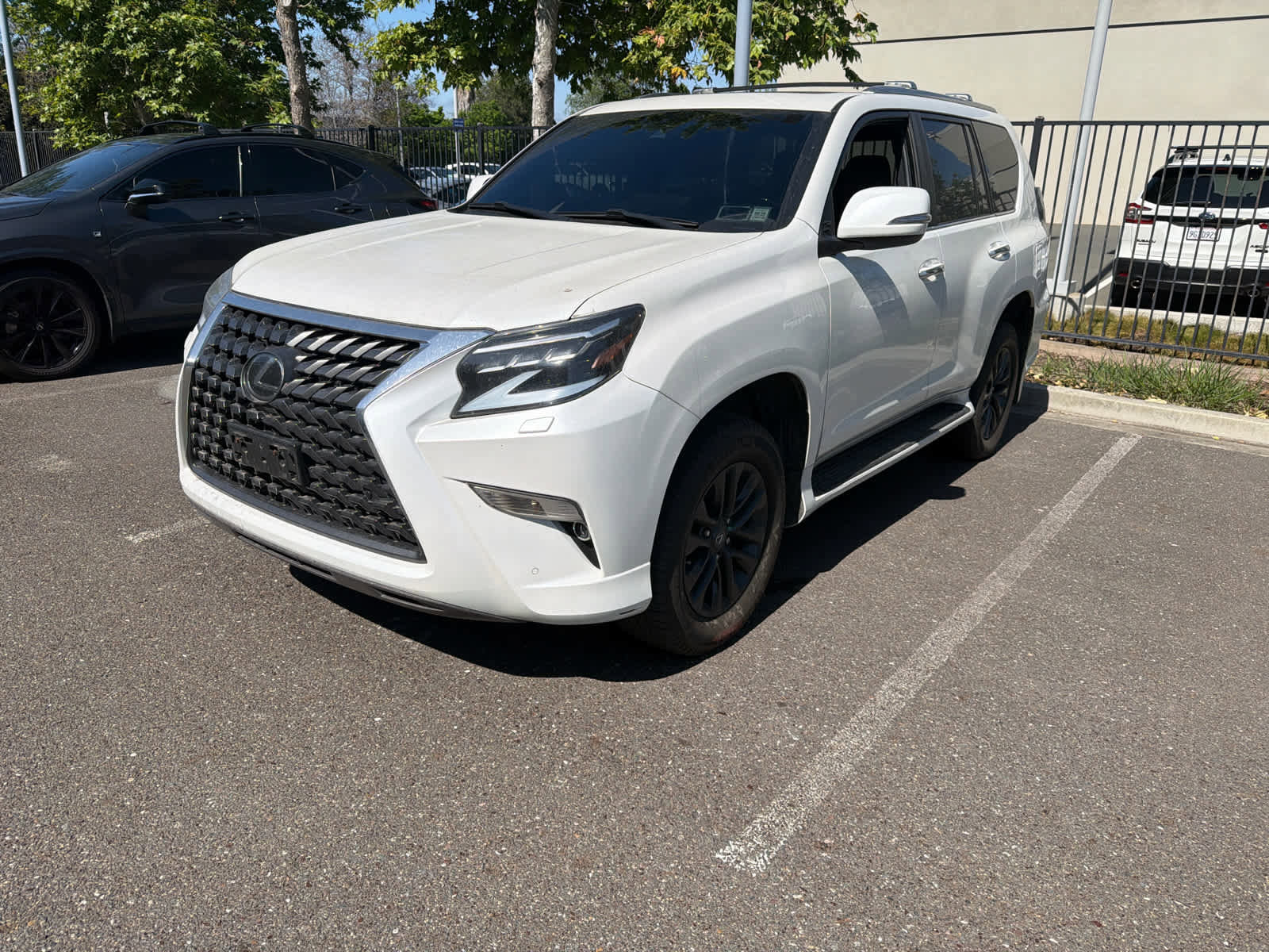 Used 2023 Lexus GX 460 Premium w/ Premium Package image 2