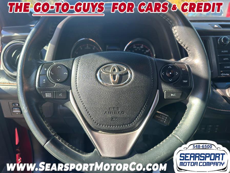 Used 2018 Toyota RAV4 SE image 10