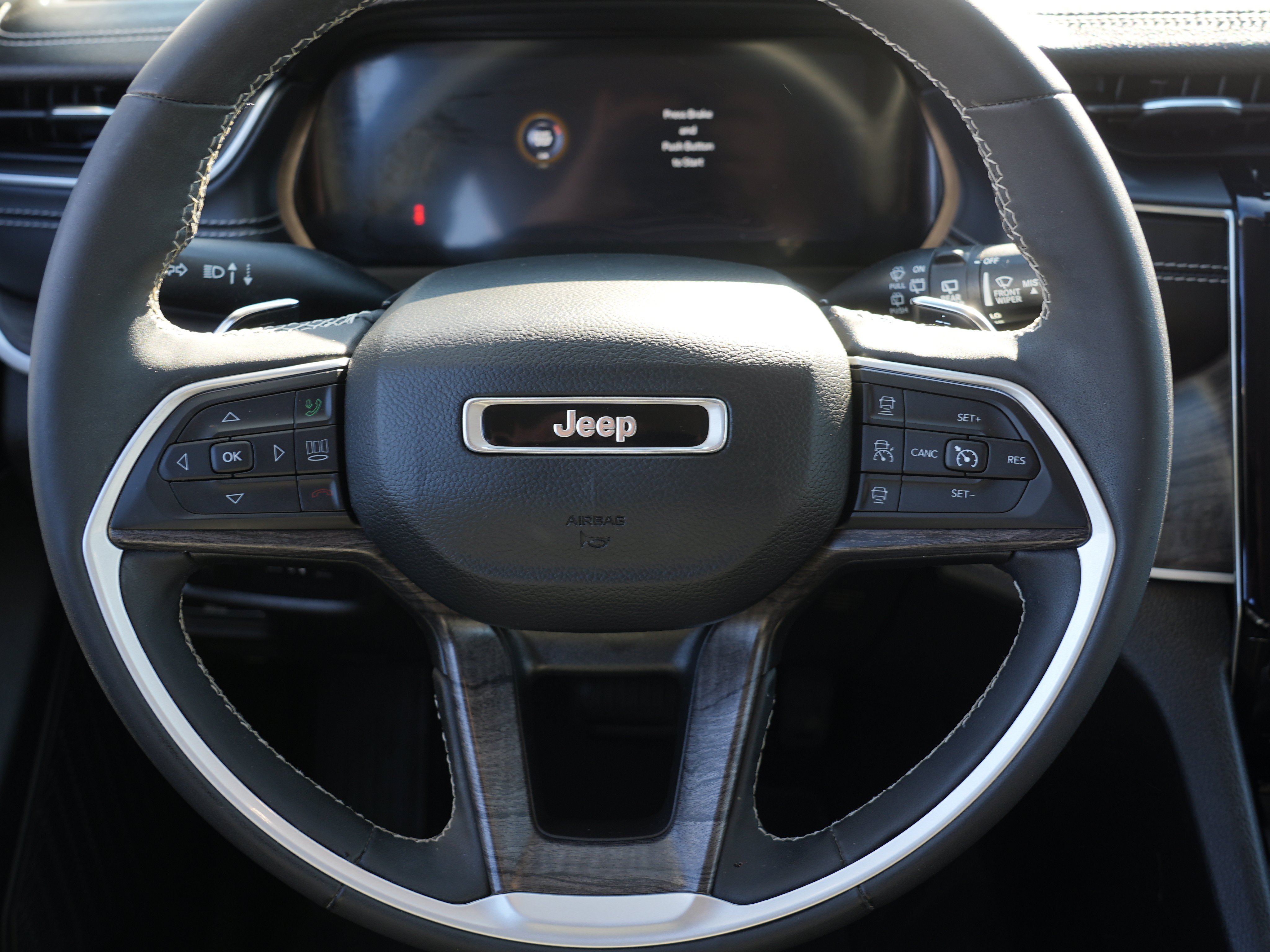 Used 2023 Jeep Grand Cherokee Limited AWD/4WD image 23