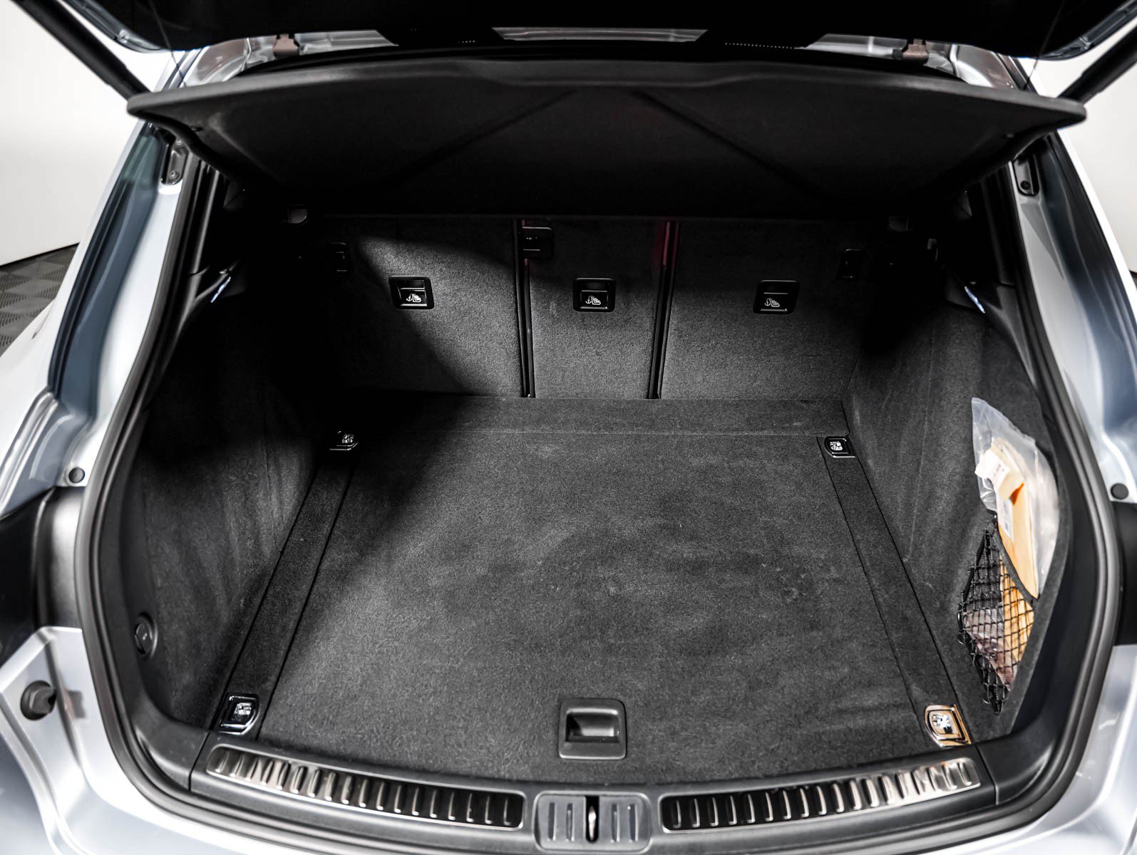 Certified 2023 Porsche Macan AWD/4WD image 25